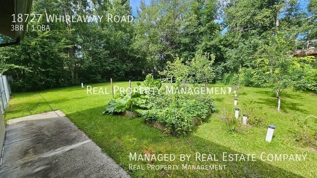 Building Photo - Cute three bedroom one bathroom single gar...