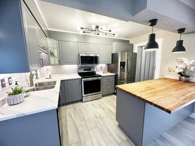 Foto del edificio - 321 Sandtree Dr
