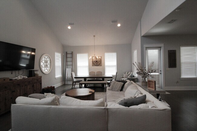 Foto del edificio - 283 Lakeland Dr