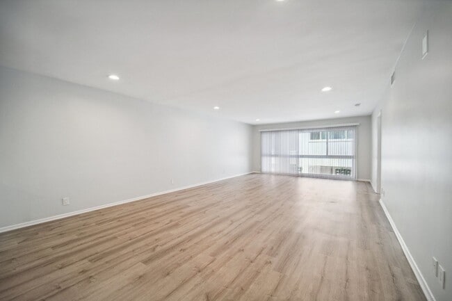 Interior Photo - 170 North Crescent Street