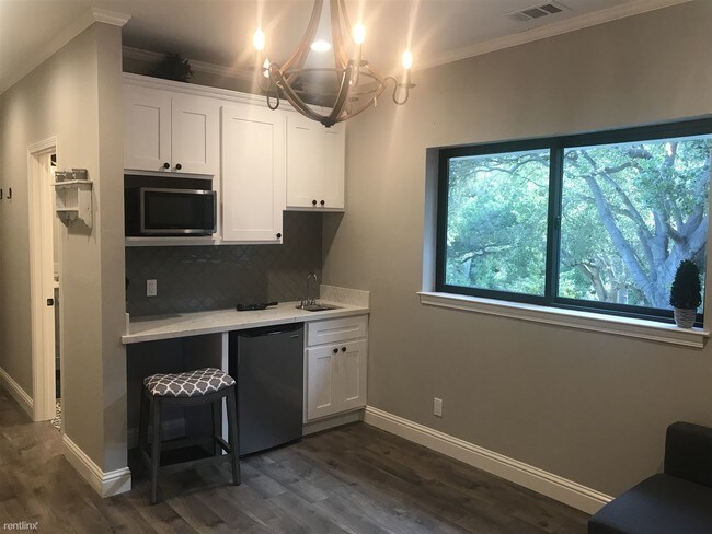 Foto del edificio - 1 br, 1 bath Condo - 14355 Quito Road