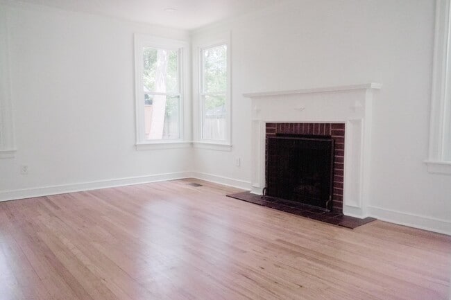 Building Photo - 314 Columbus Dr