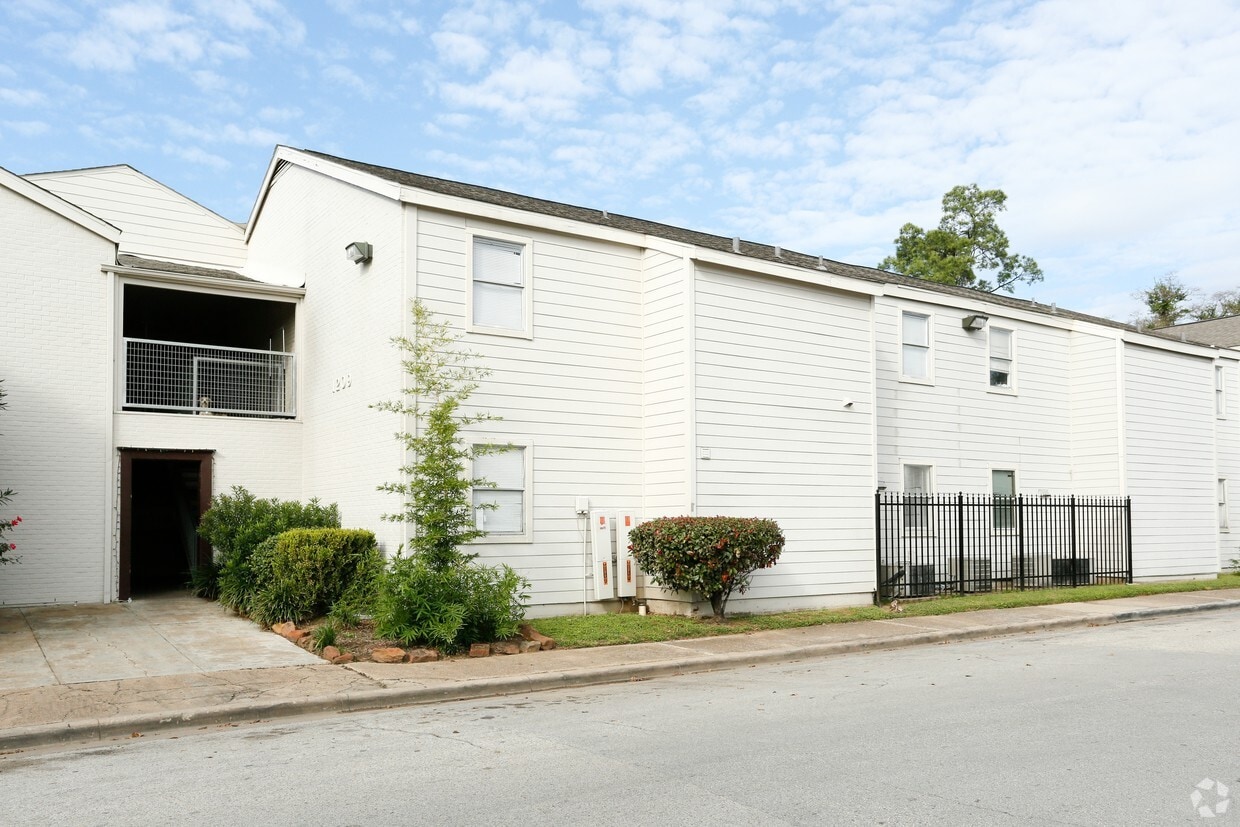 Building Photo - 1209 Herkimer St