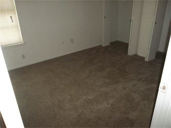 Building Photo - 1512 Primrose Ln