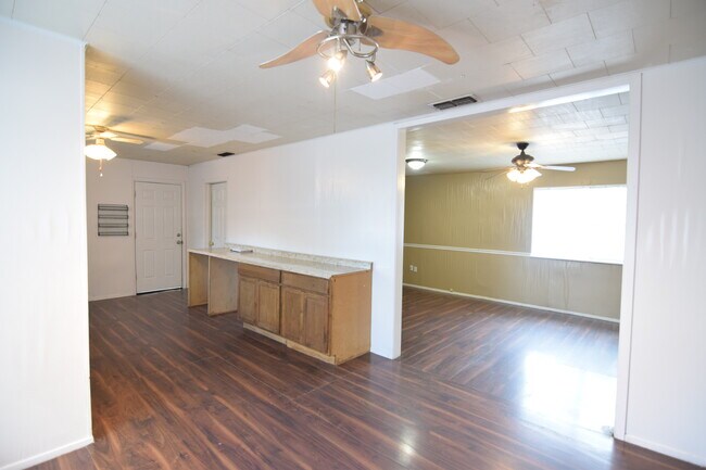 Foto del edificio - 218 W Mesquite Ave