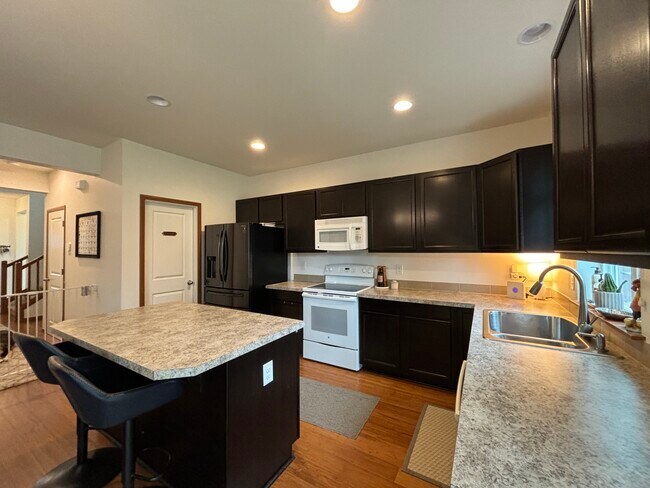 Foto del edificio - 680 NE Nantucket St