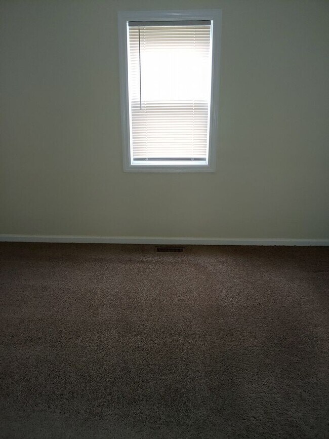 Building Photo - Two Bedroom Ranch