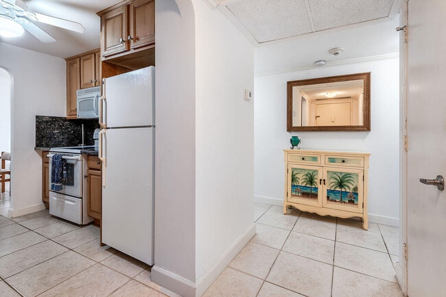 Building Photo - 951 De Soto Rd