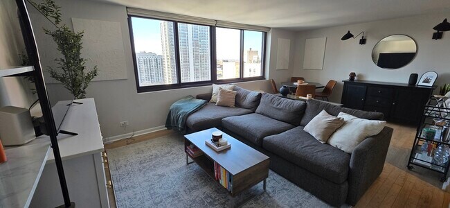 Foto del edificio - 1221 N Dearborn Pkwy