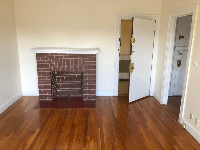 Building Photo - 16 Glenville Ave
