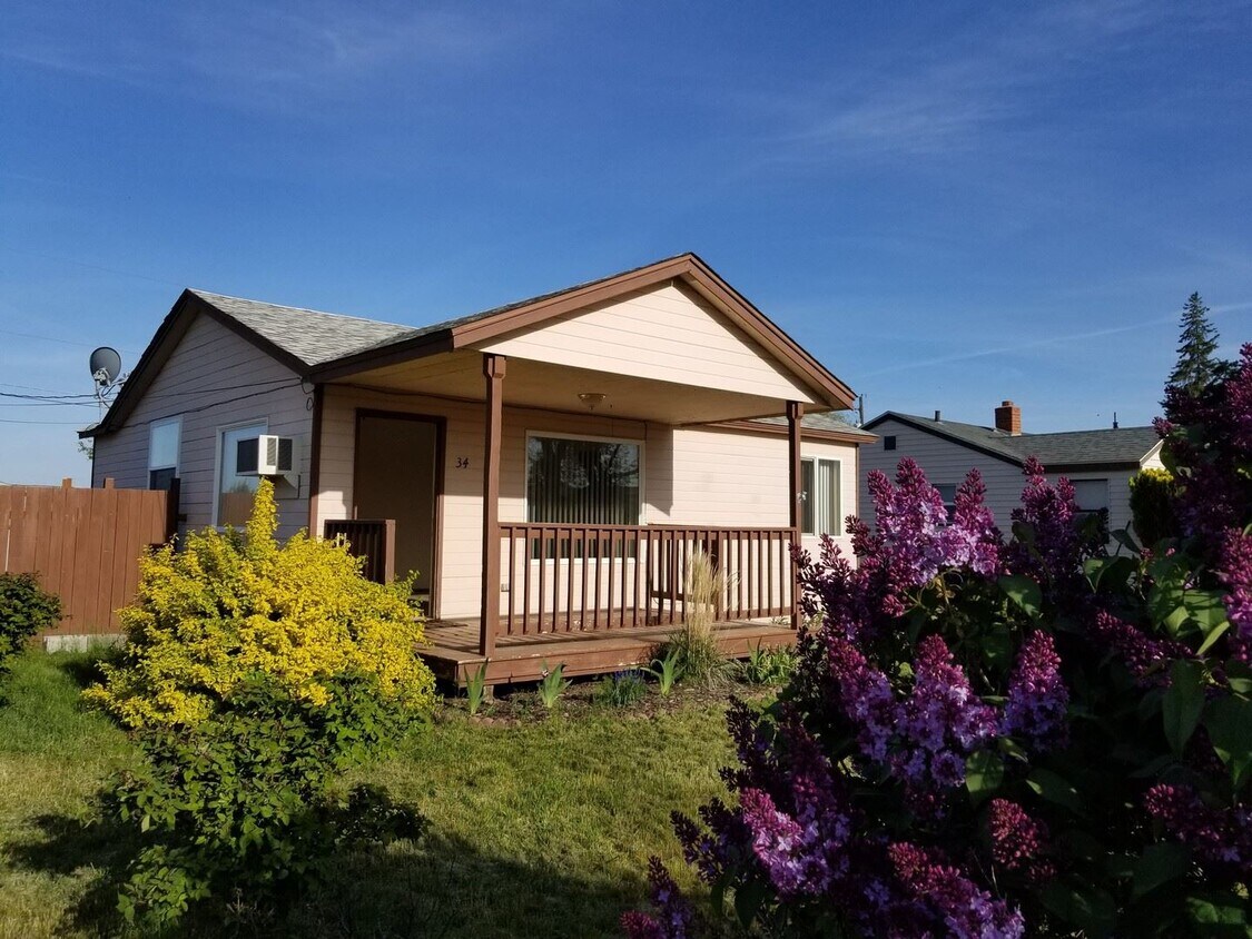 2 br, 1 bath House 34 N Juniper St House Rental in Soap Lake, WA