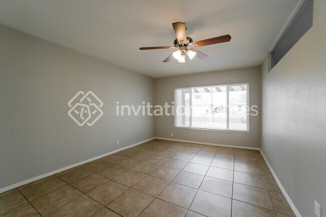 Foto del edificio - 5205 W Beryl Ave