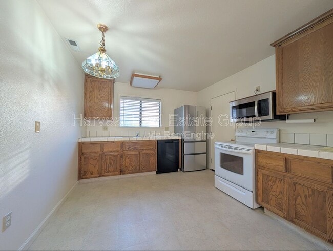 Building Photo - 312 Blossom Way