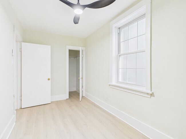 Foto del edificio - 1541 W Barry Ave