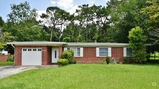 Building Photo - 2101 Maple Leaf Dr E