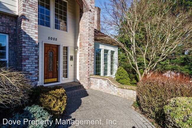 Foto del edificio - 4 br, 2.5 bath House - 5005 NW Sierra Ct.