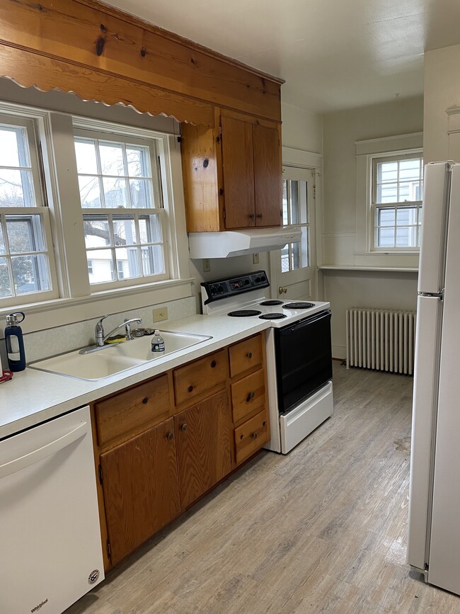 Kitchen - 1405 Winchester St