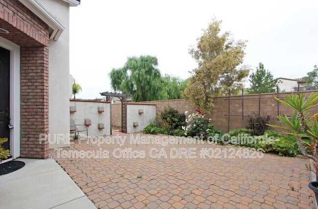 Building Photo - 32117 Live Oak Dr