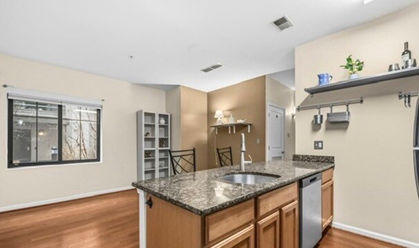 Foto del edificio - 7923 Eastern Ave NW