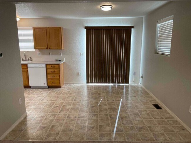 Building Photo - 451 Stardust Ct