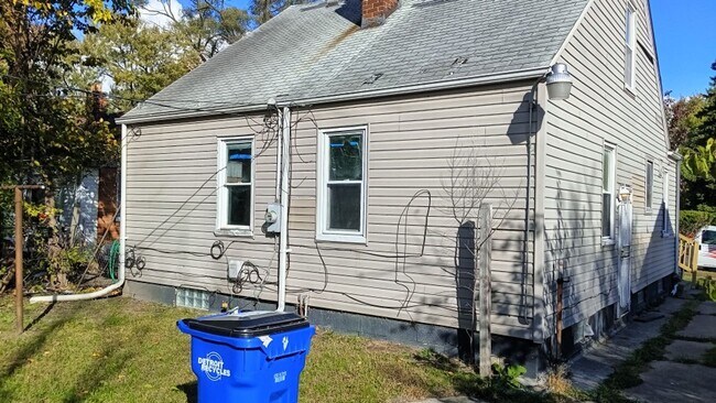 Foto del edificio - 3 bedroom, 1 bathroom Now Available!