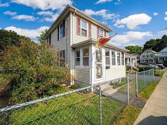 Primary Photo - 72 N Chestnut St