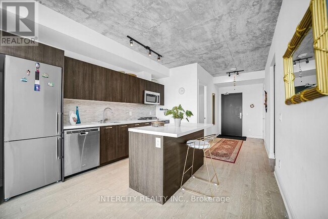 Building Photo - 608 Richmond St W