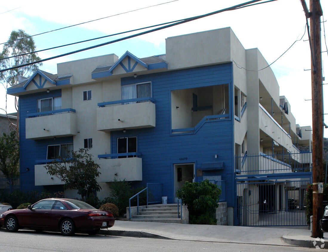 Foto del edificio - 10079 Tujunga Canyon Blvd