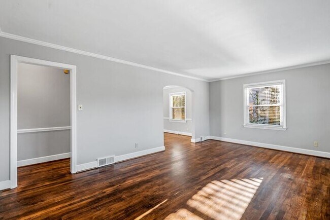 Building Photo - Adorable Brick Ranch Home in the Desirable Lindley Park Area! Updated, Hardwood Floors, Fenced!