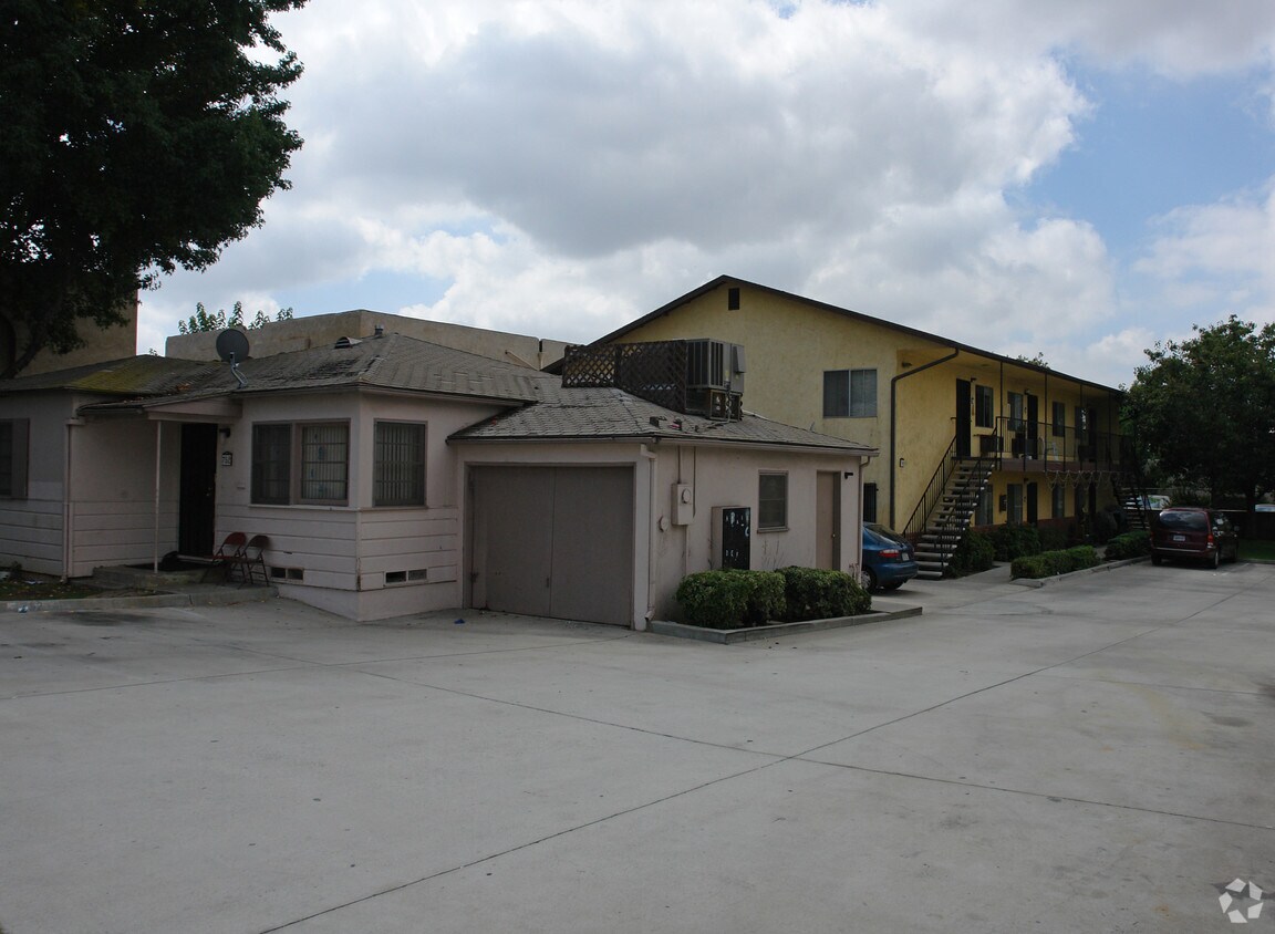 Building Photo - 736-752 S Mollison Ave