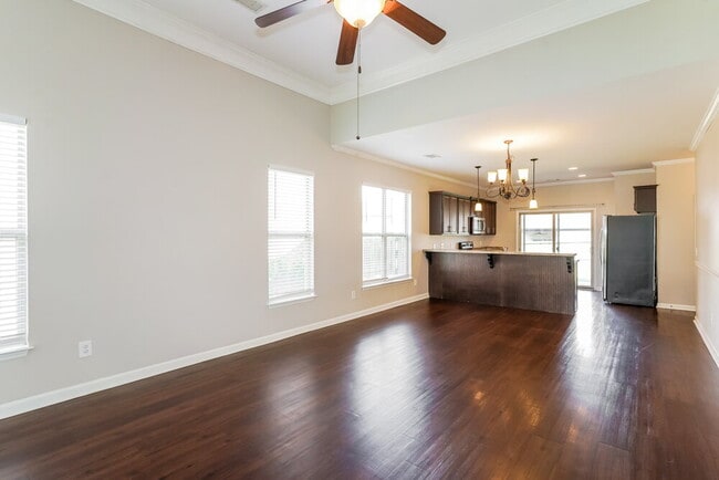 Building Photo - 102 England Pl