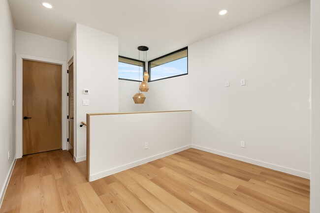 Building Photo - Carey Estates 4508
