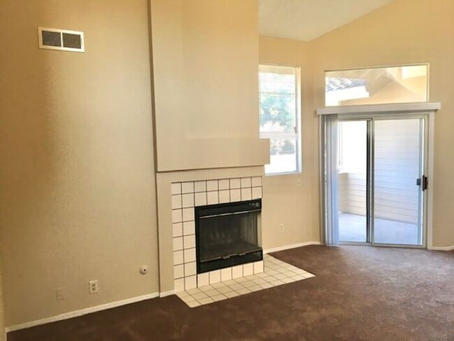 Building Photo - Wonderful 2 bed 2 bath Condo in Hercules -...