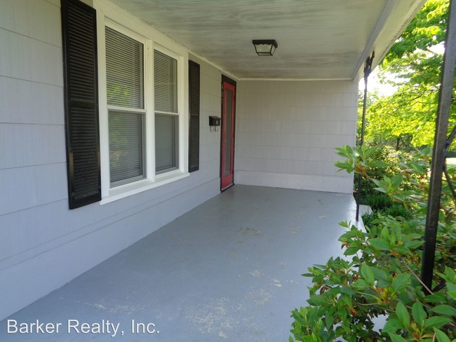 Building Photo - 2 br, 1 bath House - 405 W. I Street