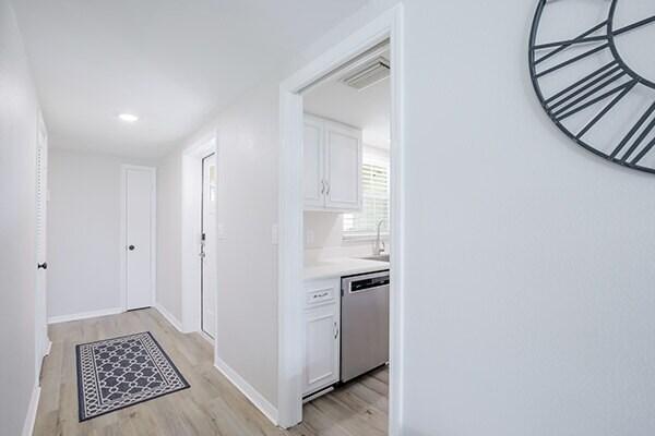 Foto del edificio - 5912 Driftwood Ave