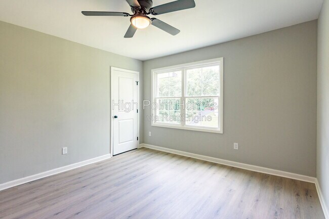 Foto del edificio - 400 Gallery Ln