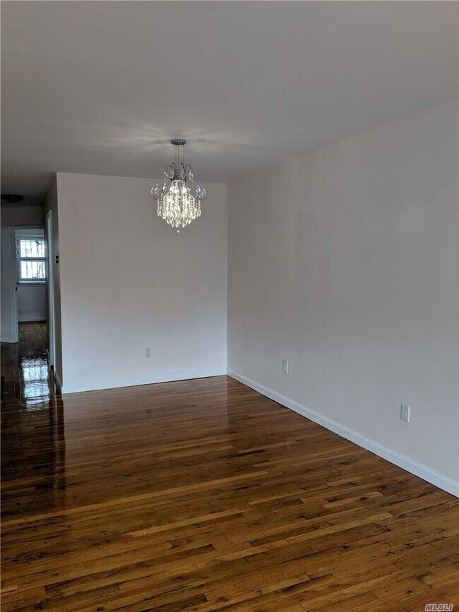 Foto del edificio - 43-22-43223 223rd St
