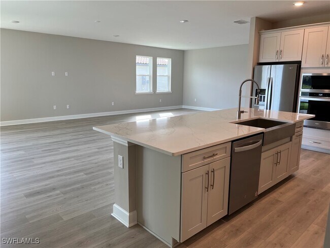 Foto del edificio - 2063 Grove Dr