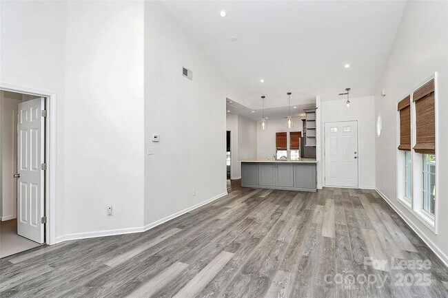 Foto del edificio - 5325 Silabert Ave