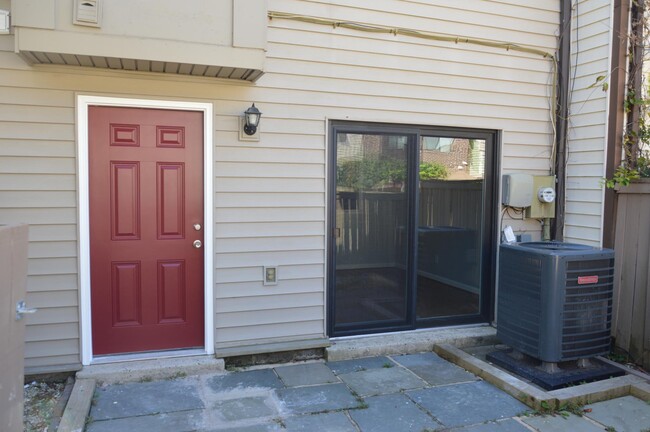 Building Photo - 9852 Brookridge Ct