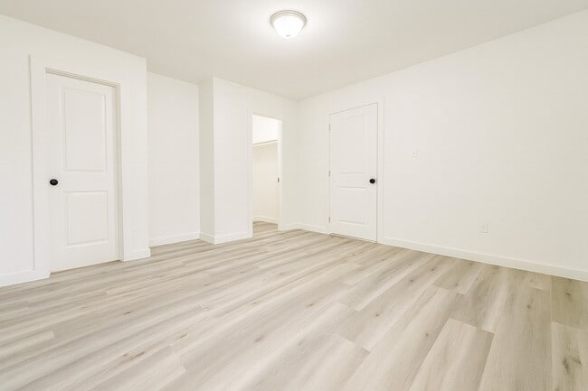 Building Photo - 1213 Kingston Dr