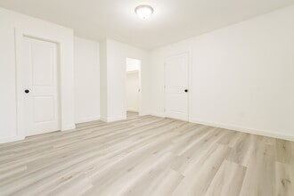 Building Photo - 1213 Kingston Dr