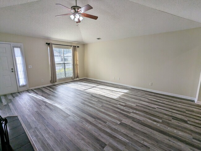 Foto del edificio - 89 Carlisle Ln