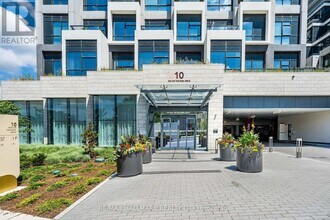 Building Photo - 10 Inn On The Pk Dr