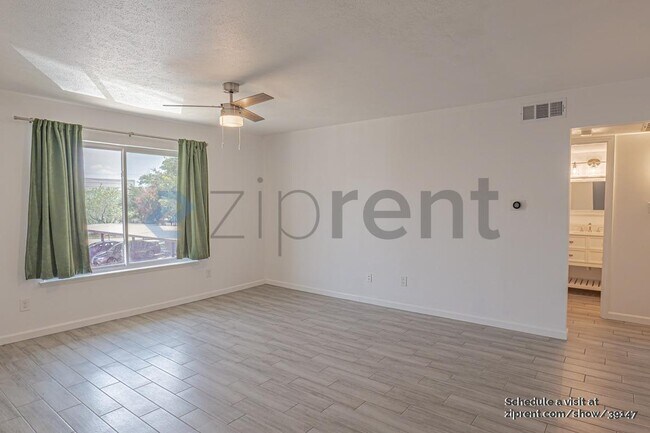 Foto del edificio - 8087 Meadow Rd