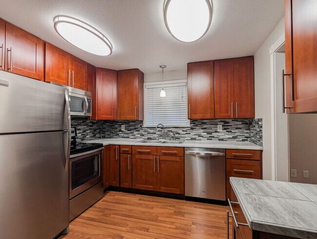 Foto del edificio - Updated & move in ready 3 bed 2 bath rambler w/ 2 car garage!