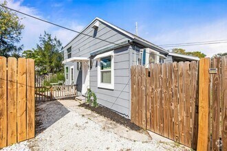 Building Photo - 2867 12th Ave N