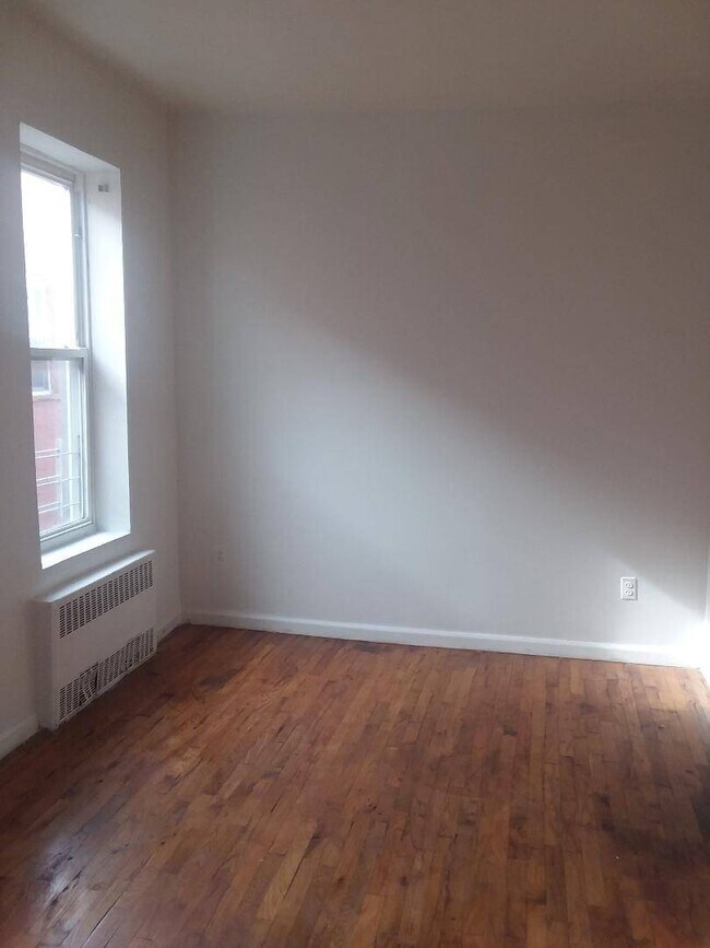 Building Photo - 302 Grafton St