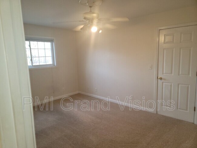 Foto del edificio - 1021 Woodlawn Dr