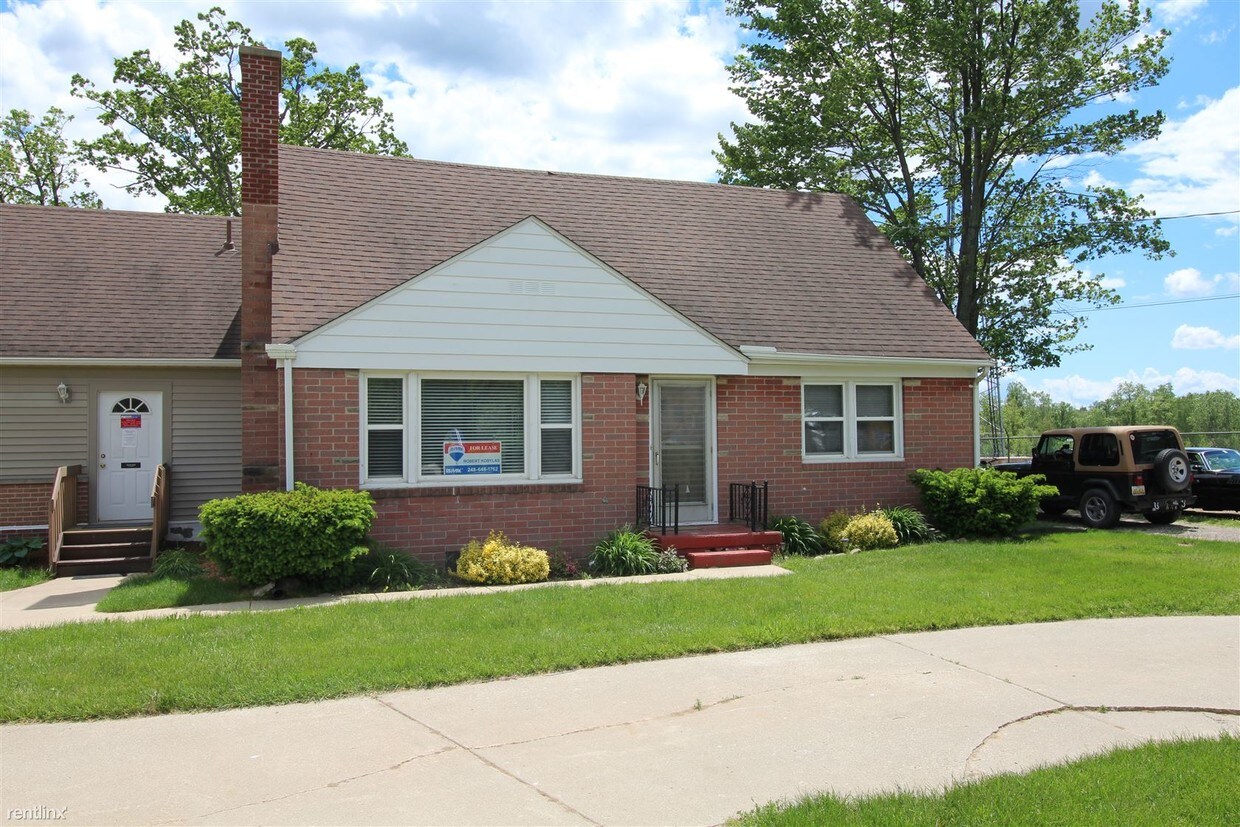 Primary Photo - 3120 Grange Hall Rd